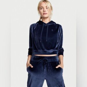 281. Victoria Secret “on point” Navy Velour Tracksuit size medium
